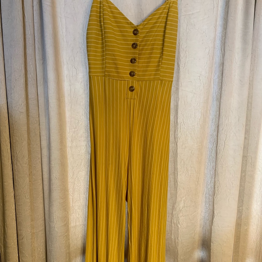 Women’s jumpsuit size medium
